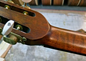 AJL Guitars – neck glue line