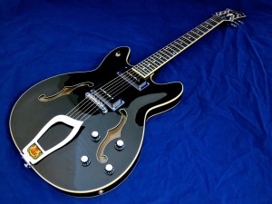 Hagström Viking P – beauty shot 1