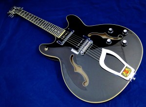 Hagström Viking P – beauty shot 2