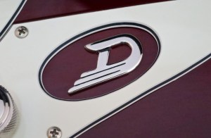 Duesenberg D-Bass – D-badge