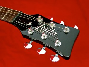 Italia Mondial Deluxe – headstock