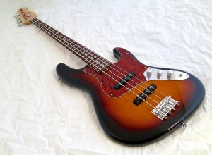 Amfisound Raudus Bass – beauty shot 2