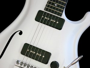 Flaxwood Liekki 290-T Classic – pickups