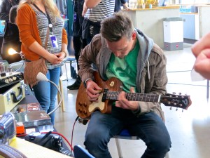 Fuzz 2016 – visitor checking out a Ruokangas Unicorn Supersonic