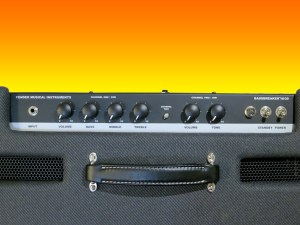 fender-bassbreaker-18_30-control-panel