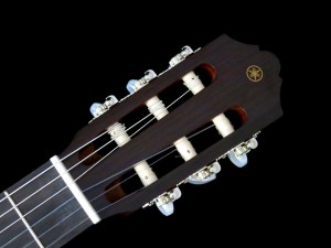 yamaha-cg122ms-headstock