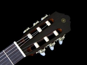 yamaha-cg142s-headstock
